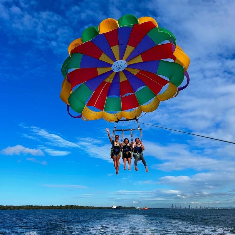 Parasailing over Surfers Paradise - Leaving from Paradise Point