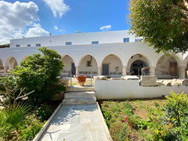 Parikia: Private Hercules Treasure Hunt & Tour W/ Food Stops - Food and Refreshments
