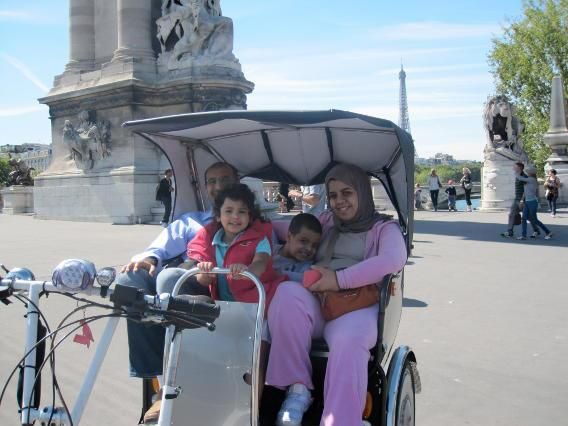 Paris: 1, 2, or 3-Hour Major Monuments Daytime Tuk-Tuk Tour - Knowledgeable Local Guides