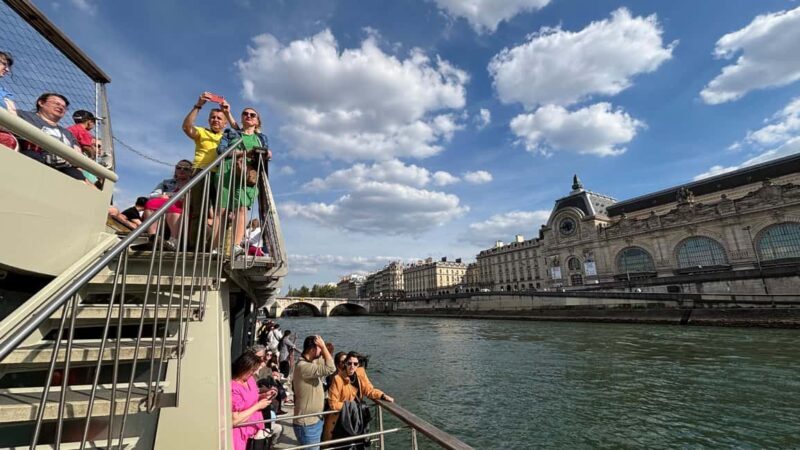 Paris: 1-Hour Seine Cruise departing from the Eiffel Tower - The Experience: From Embarkation to Return