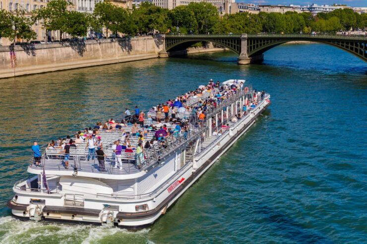 Paris: 1-Hour Seine River Cruise With Optional Champagne - Highlights and Experience