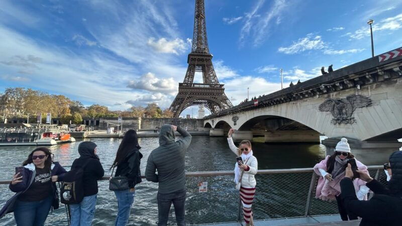 Paris: 1-Hour Sightseeing Cruise and 3-Course Bistro Dinner - Good To Know