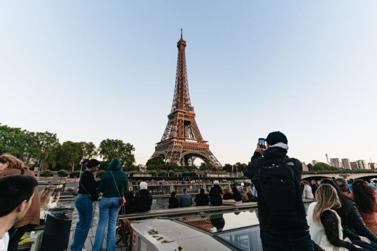 Paris: 1-Hour Sightseeing Cruise and 3-Course Bistro Dinner - Customer Feedback