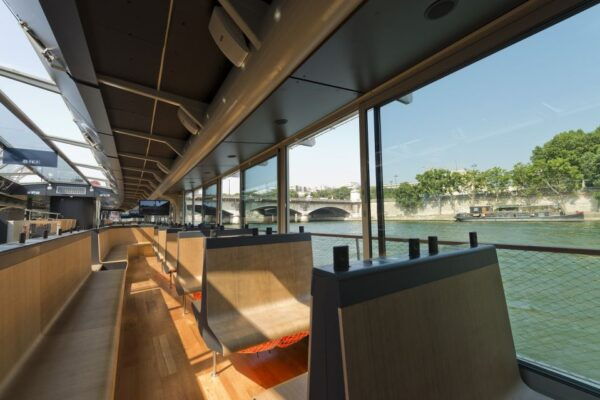 Paris: 1-Hour Sightseeing Cruise and Bistro Lunch - Smart Casual Dress Code