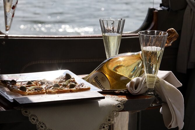 Paris 1934 Limousine Evening Experience With Champagne and Music - Live Music Performance