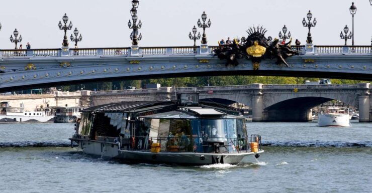 Paris: 2.5-Hour Christmas Day Lunch Cruise - Important Information