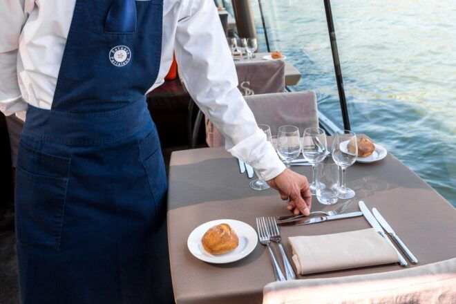 Paris: 2.5-Hour Christmas Day Lunch Cruise - Common Questions