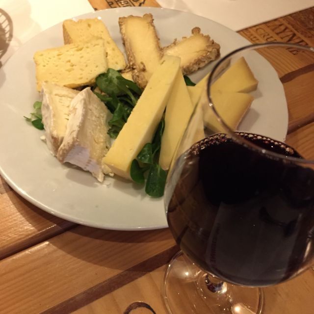 Paris: 2.5–Hour Montmartre Wine and Bistro Tour - Experience Highlights in Montmartre