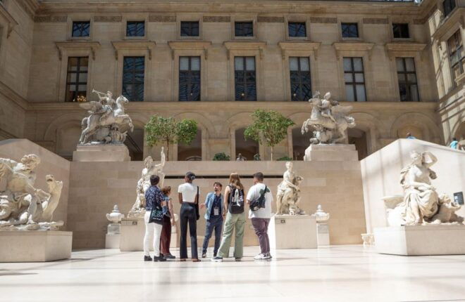 Paris: 2-Hour Guided Tour Through the Louvre - Inclusions