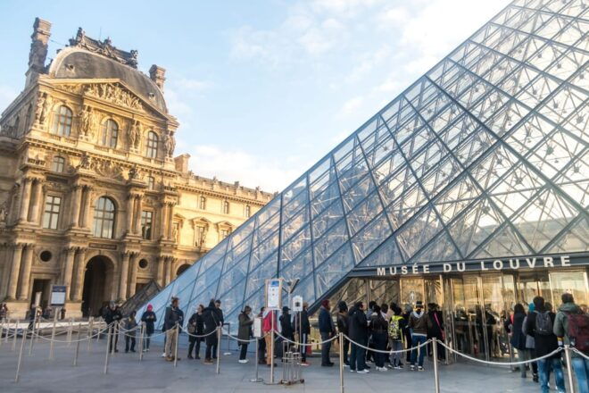 Paris: 2-Hour Louvre Museum Guided Tour With Reserved Access - Optional Upgrades
