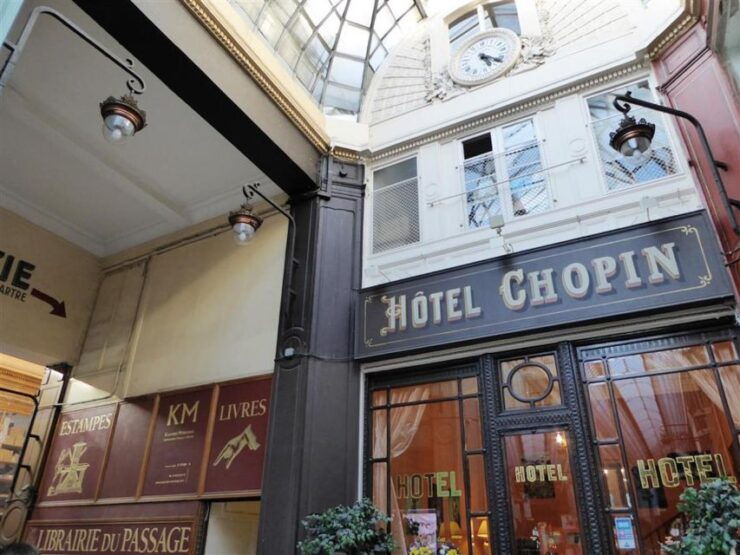 Paris: 2-Hour Private City Tour in German - Booking Information