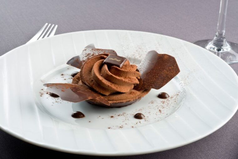 Paris: 3-Course-Dinner Cruise With Wine on the Seine River - Beverage Options and Dining Privileges