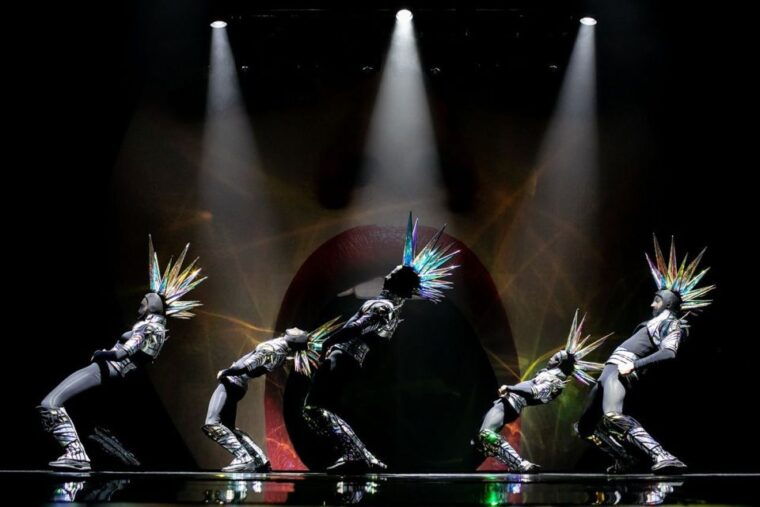 Paris: 3-Course Dinner & Show at Paradis Latin Cabaret - Dining Experience and Menu Options