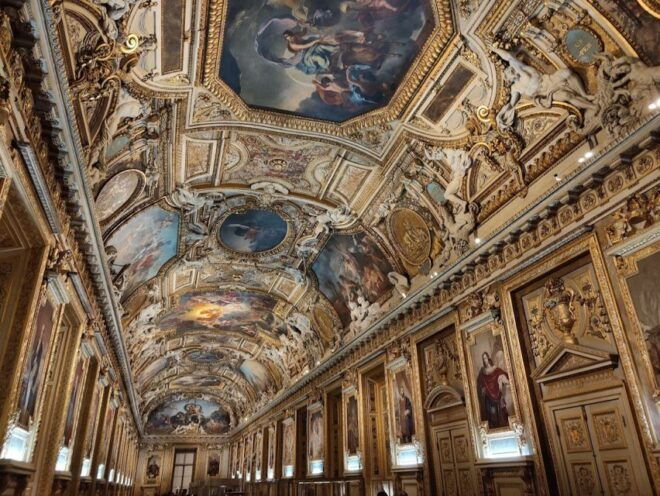 Paris: Audio Guide of the Louvre in French in Mobile App - Louvre Masterpieces