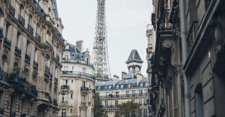 Paris : Bachelor Party Outdoor Smartphone Game - Location Features