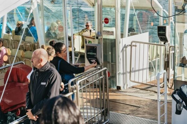 Paris: Batobus Hop-On Hop-Off Sightseeing Cruise - Explore Famous Sights and Enjoy Panoramic Views