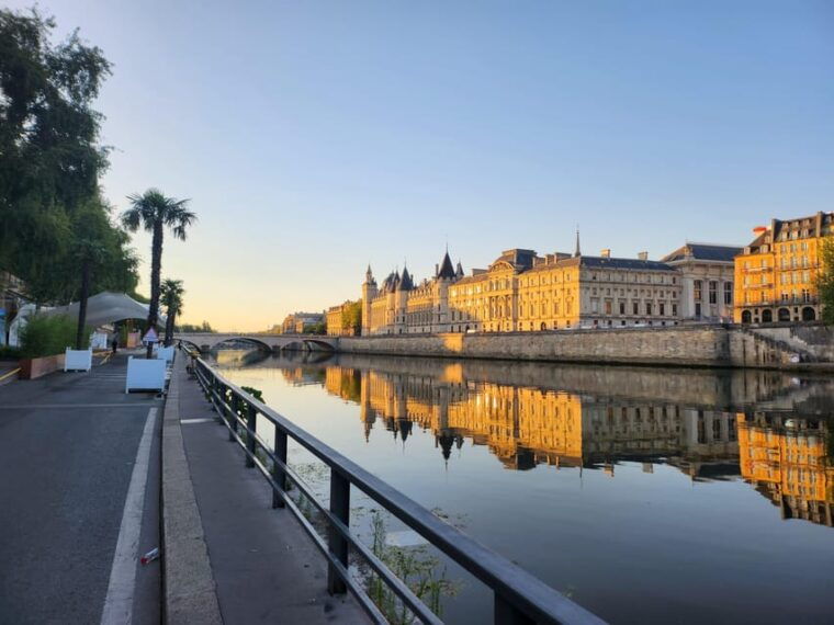 Paris Before the Crowds: Sunrise Bike Tour With Breakfast - Iconic Landmarks on the Route