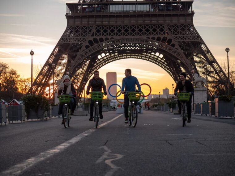 Paris Before the Crowds: Sunrise Bike Tour With Breakfast - Unobstructed Views and Photos