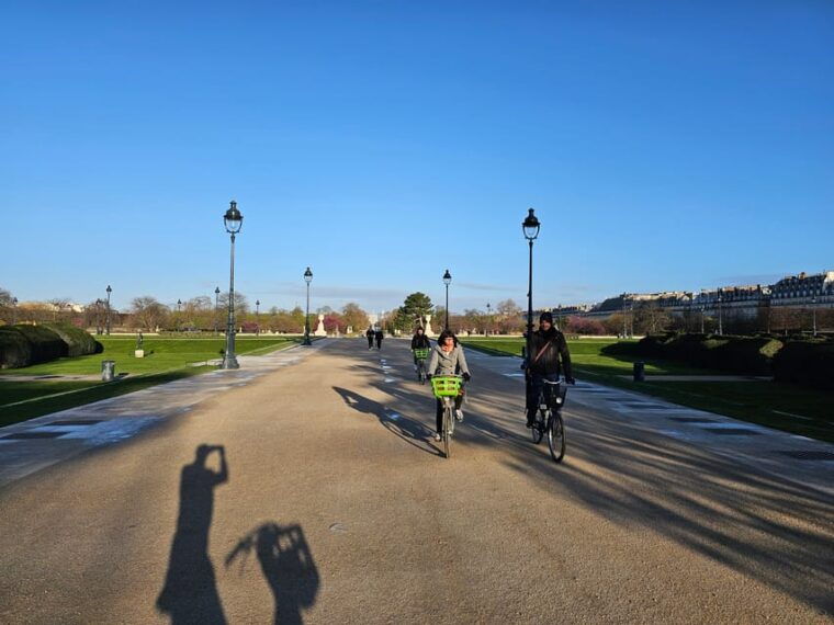 Paris Before the Crowds: Sunrise Bike Tour With Breakfast - Insider Knowledge From the Local Guide