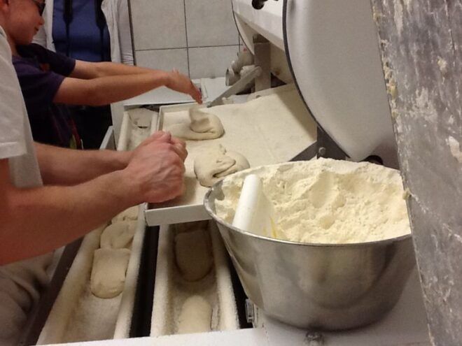 Paris: Behind the Scenes Bakery Tour With Breakfast - Review Summary