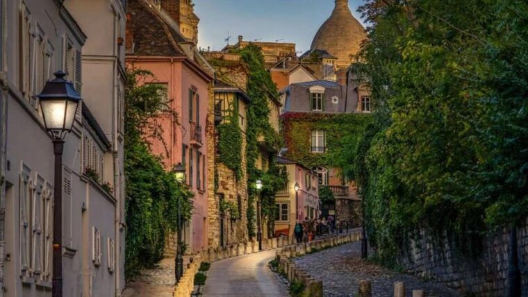 Paris: Bohemian Tour of the Montmartre District - Discovering the Creative Hub of Place Du Tertre