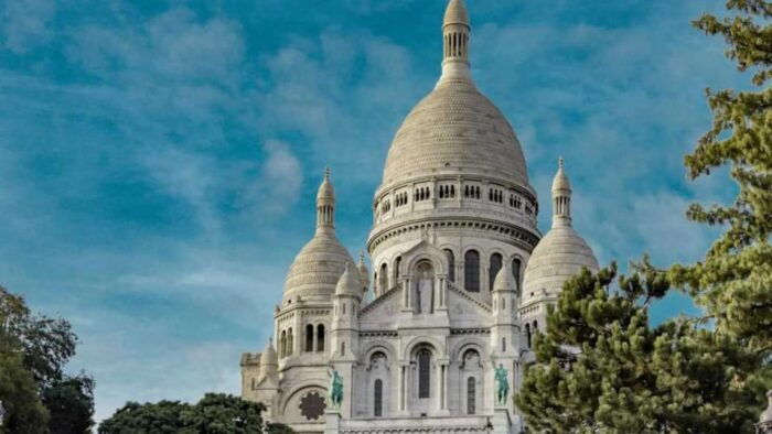 Paris: Bohemian Tour of the Montmartre District - Taking in the Bohemian Spirit
