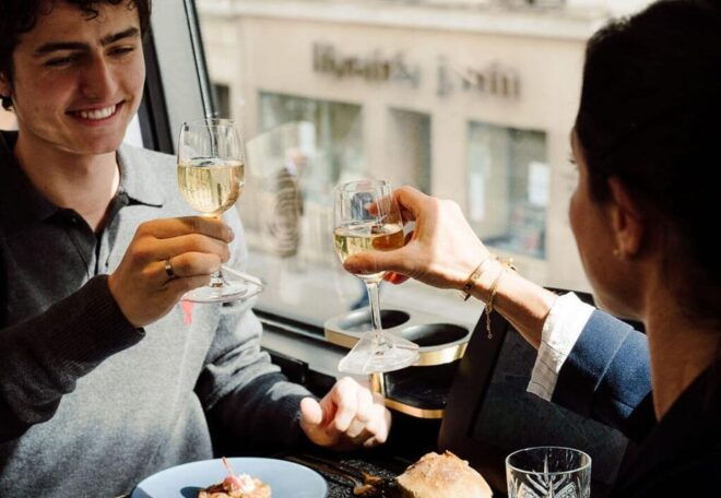 Paris: Bus Tour of Saint-Germain With Lunch & Champagne Glass - Guided Tour Features
