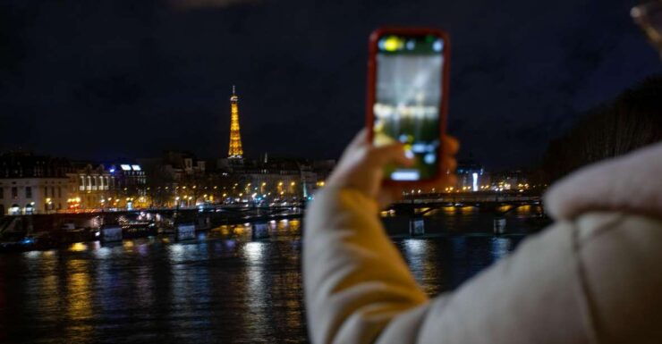 Paris by Night: a Walking Tour Through the City of Lights - Language Options