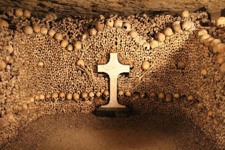 Paris: Catacombs Entry & Seine River Cruise With Audio Guide - Experience the Enigmatic Catacombs of Paris