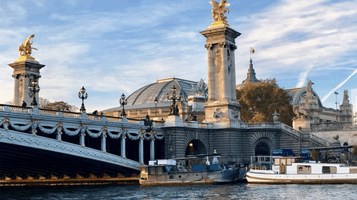 Paris: Champagne Tasting Cruise Departure From Eiffel Tower - Tips for a Memorable Experience