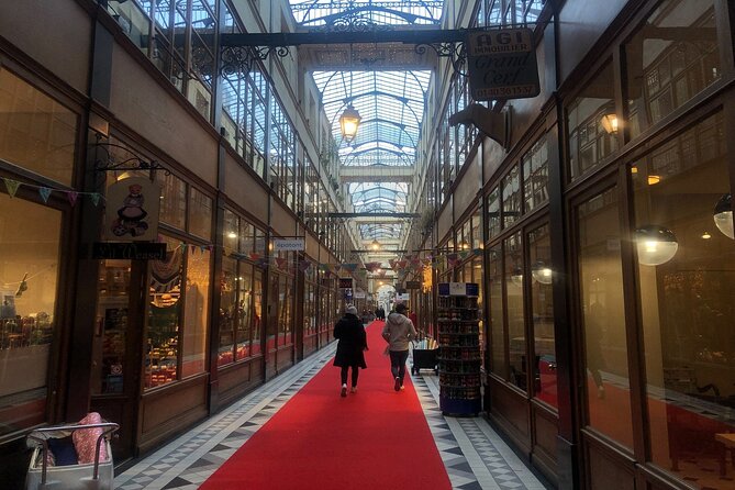 Paris Chocolate & Pastry Tasting Guided Tour - Snacks and Tastings