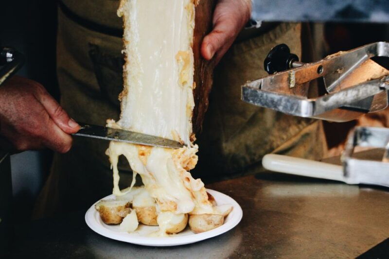 Paris Christmas Food Tour With Local Guide & Seasonal Treats - Good To Know