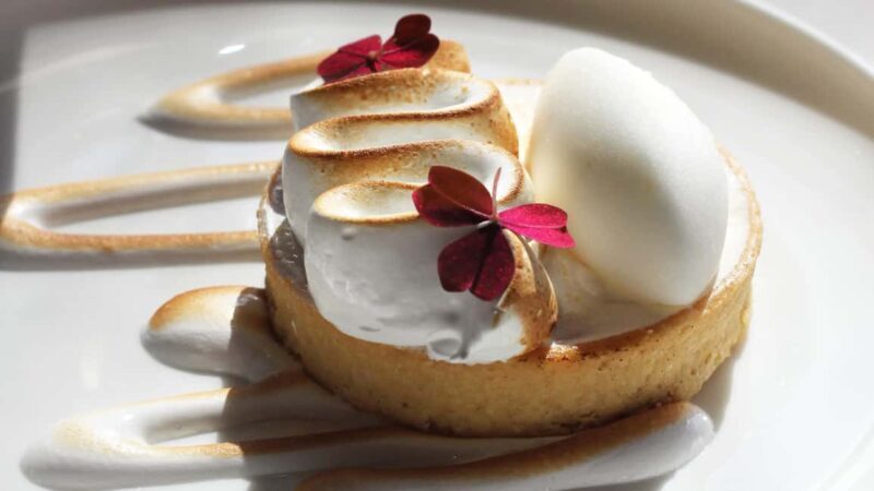 Paris: Christmas Lunch at Eiffel Tower with Panoramic Views - Who Should Consider This Tour?