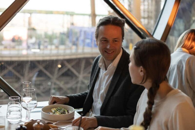 Paris: Christmas Lunch at Eiffel Tower with Panoramic Views - Practical Details and Tips