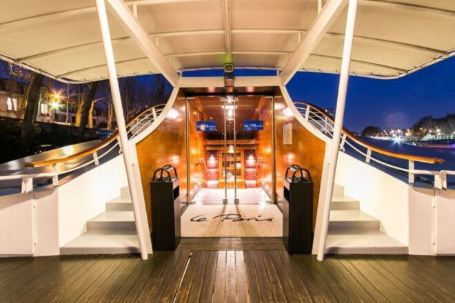 Paris: Christmas Lunch or Dinner Cruise on the Seine River - Common Questions