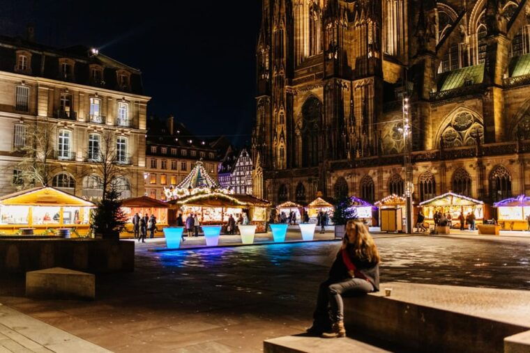 Paris: Christmas Market Guided at Notre Dame & Food Tasting - Culinary Experience