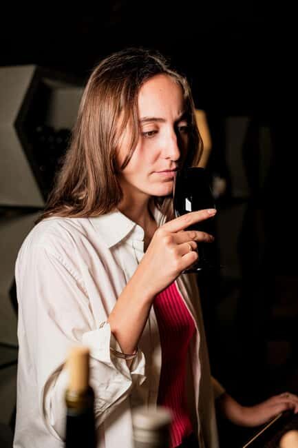 Paris: Citroën 2CV Private Tour with Wine Tasting Experience - The Wine Tasting: A Sensory Journey