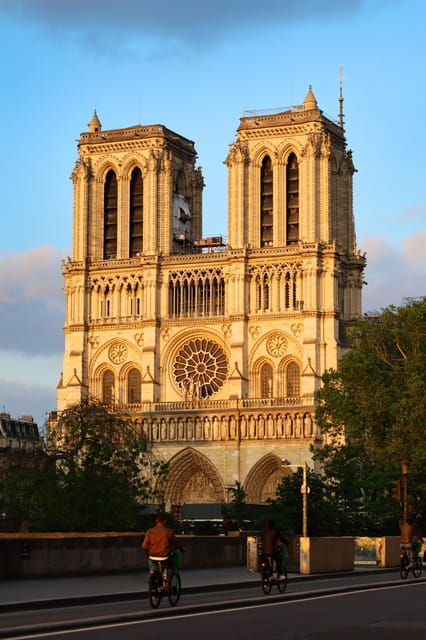 Paris: City Sightseeing Tour With Professional Photoshoot - Tips for Making the Most of Your Tour