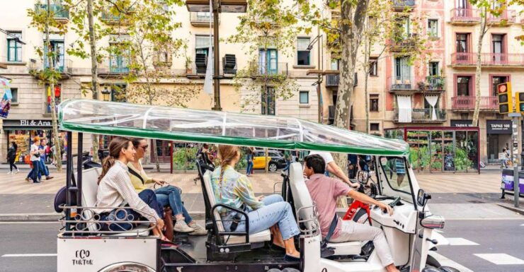 Paris: City Tour by Private Eco Tuk-Tuk - Tour Itinerary