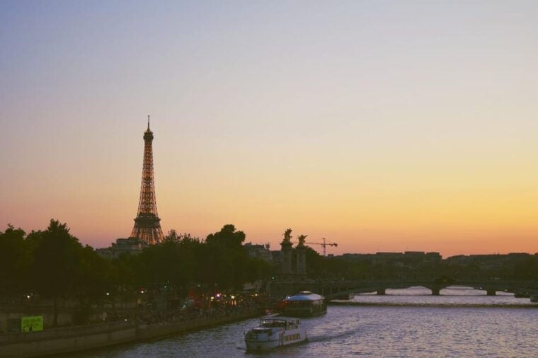 Paris: City Walking Tour and Seine River Cruise - Walking Tour Experience