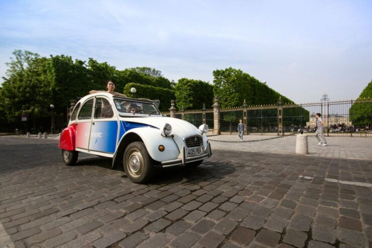 Paris: Classic Sites Tour by Vintage Citroen 2CV - Tour Experience