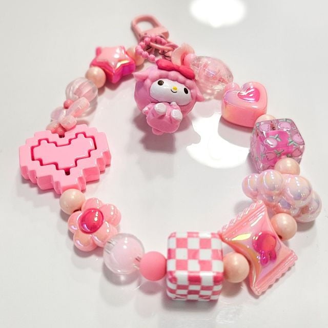 Paris: Create Your Phone Strap, Bag or Keychain - Description