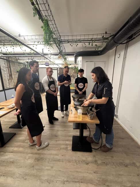 Paris: Crêpe and Galette Making Workshop with Cider - The Food and Tasting Experience