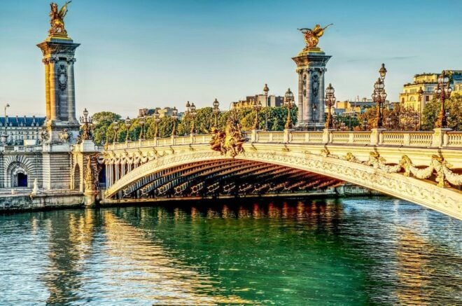 Paris: Day or Sunset Cruise With Drink, Ice Cream or Dessert - Sunset Cruise Experience and Landmarks