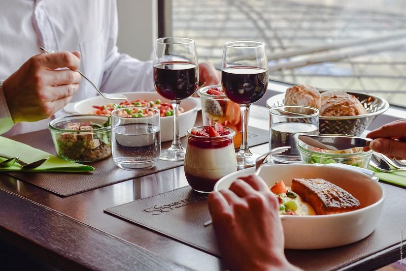 Paris Day Tour by Rail with Champagne Lunch from London - Choosing the lunch: tower or river