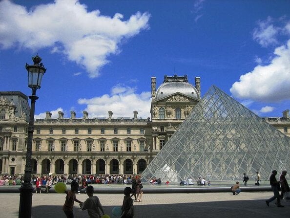 Paris Day Tour: Louvre, Notre Dame, Eiffel Tower and Montmartre - Skip-the-Line at the Louvre Museum