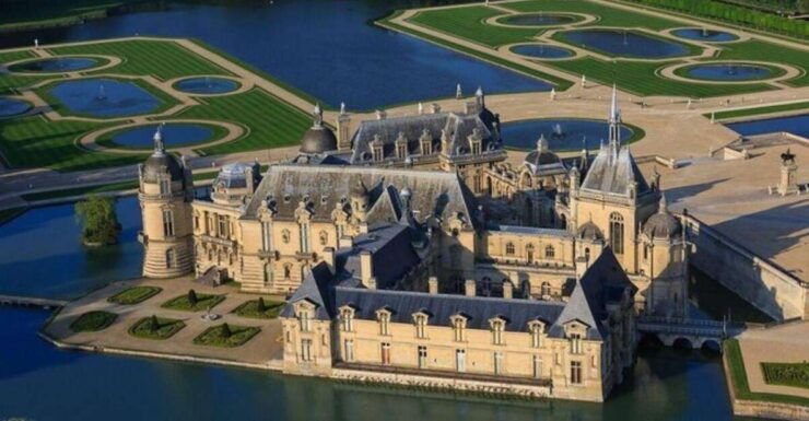 Paris: Domaine De Chantilly Private Tour in a Mercedes Van - Experience