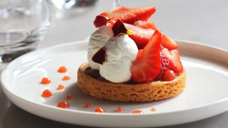 Paris: Early Dinner at Madame Brasserie in the Eiffel Tower - An Authentic Dining Experience Inside the Eiffel Tower