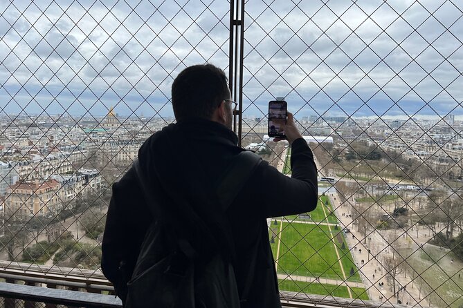 Paris Eiffel Tower Climbing Experience by Stairs With Cruise - Ending the Activity at the Meeting Point