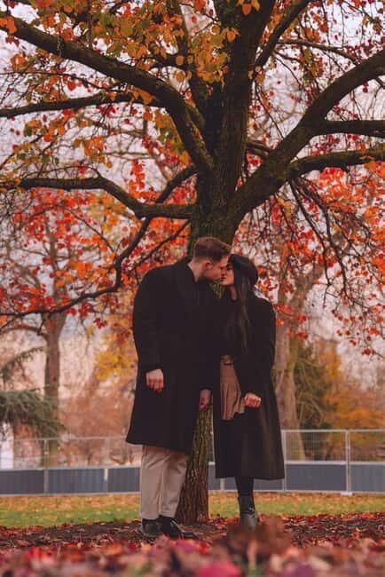 Paris: Eiffel Tower Couple Photoshoot with 50 Edited Photos - Understanding the Cost and What You Receive